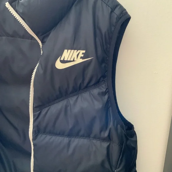 Nike Midnight Black Quilted Vest - Picture 2 of 8